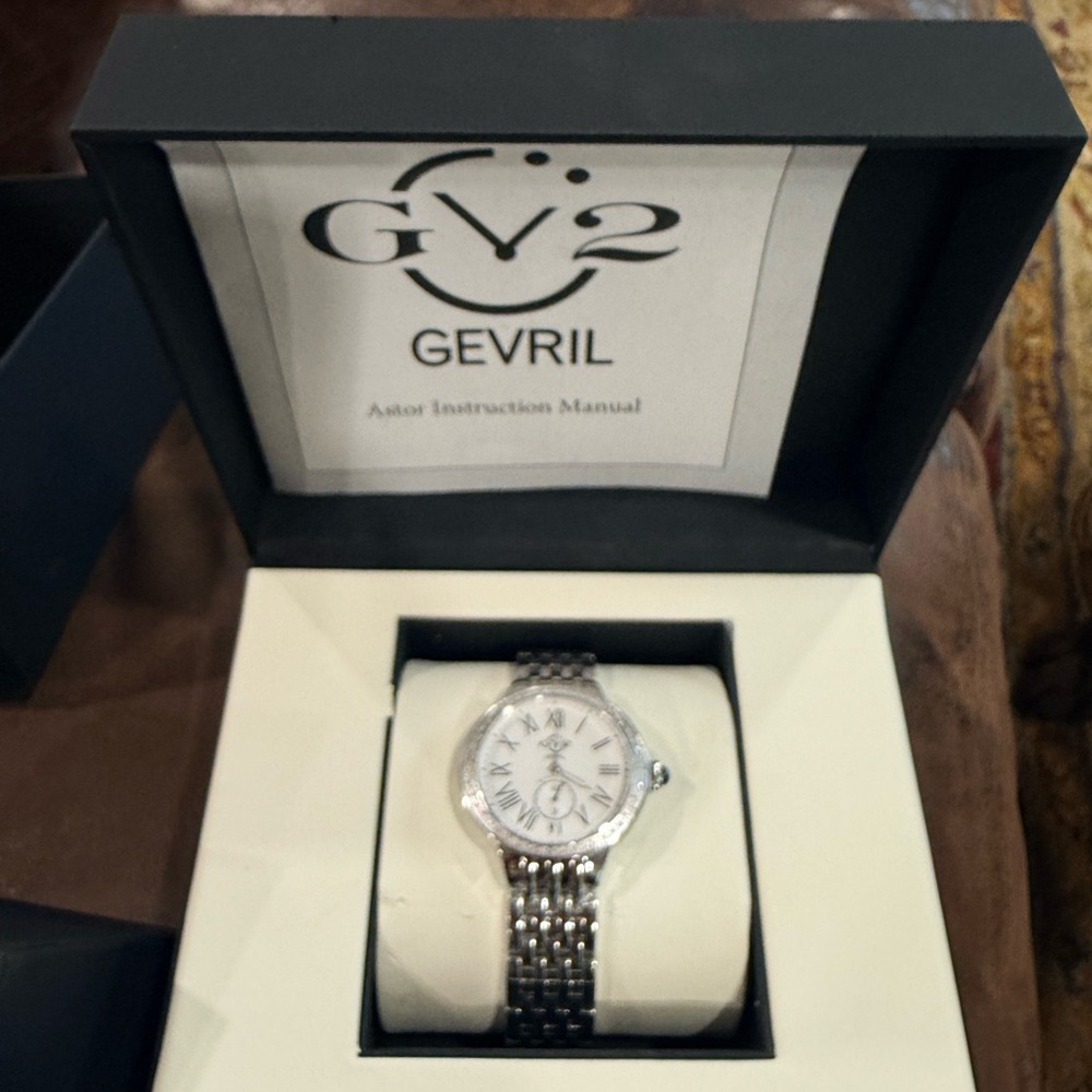 GV2 
Astor Diamond Quartz Watch